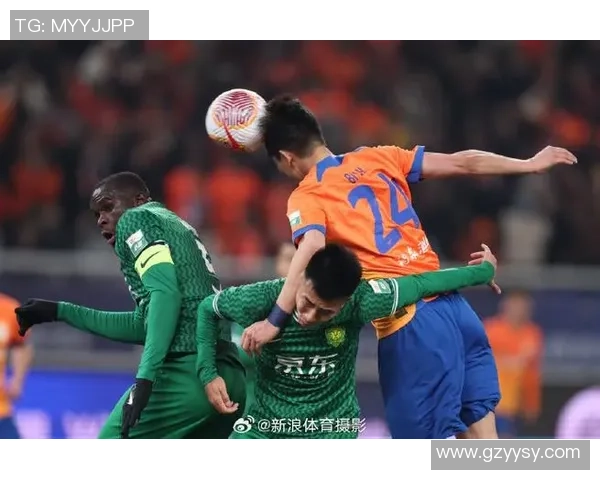 6月25日山东鲁能迎战广州恒大争夺中超联赛关键三分的精彩对决